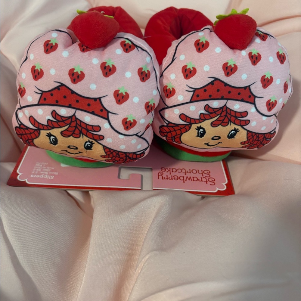 Strawberry Shortcake Women's Slippers Size S 5/6